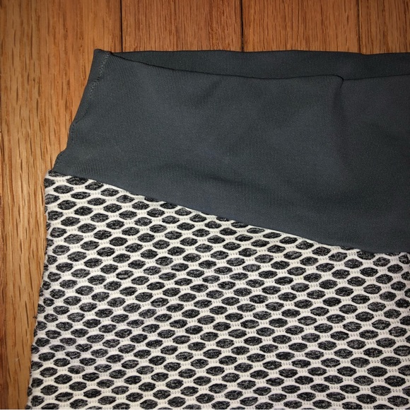 Honeycomb scrunch leggings-Small - Picture 5 of 9
